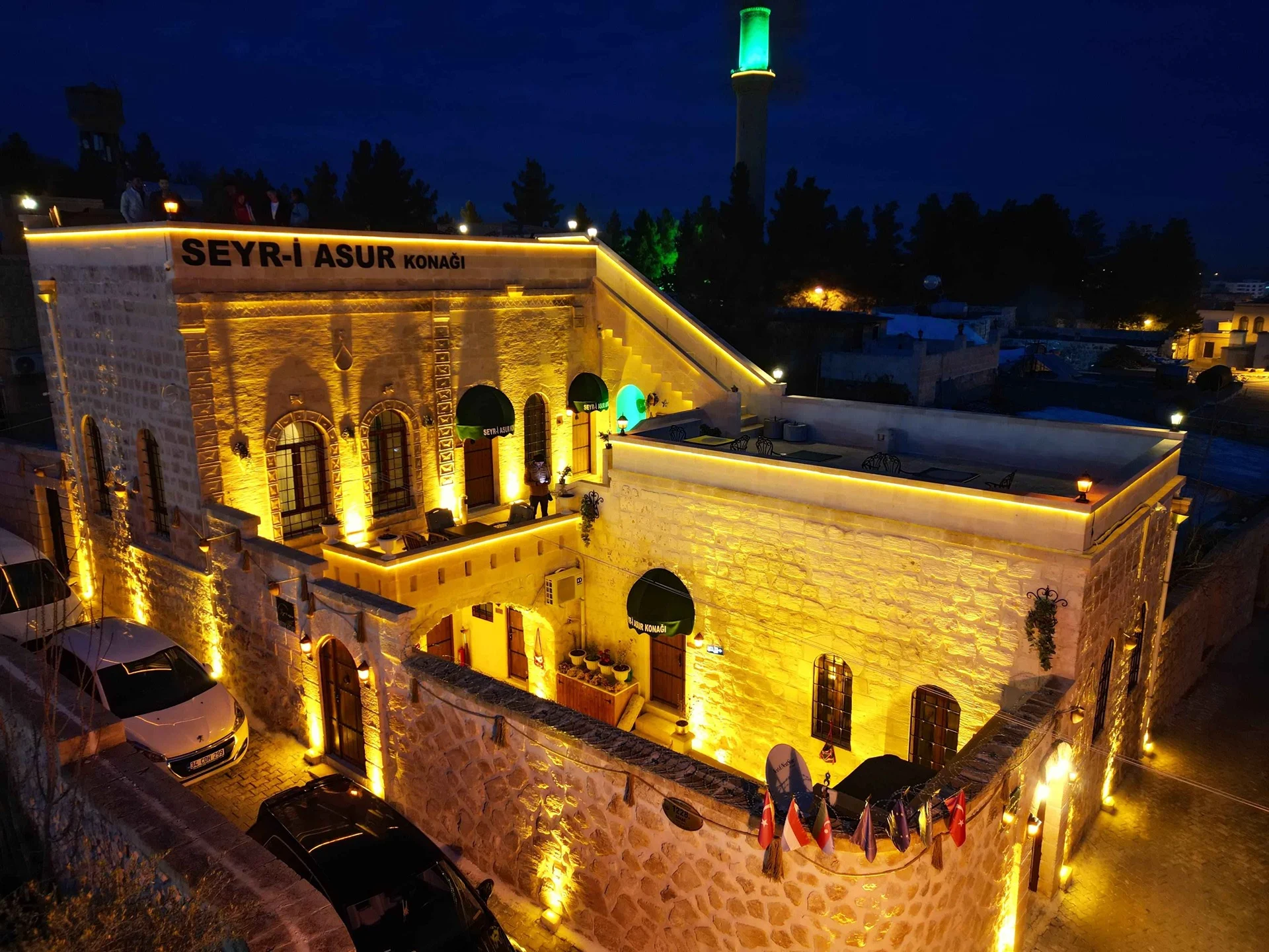 Seyri Asur Konağı gece görünümü