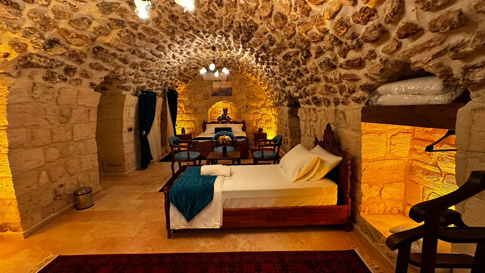 Midyat otel avlu alanı